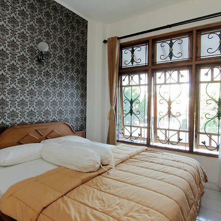 Hotel Fevytra Syariah Джокьякарта Экстерьер фото