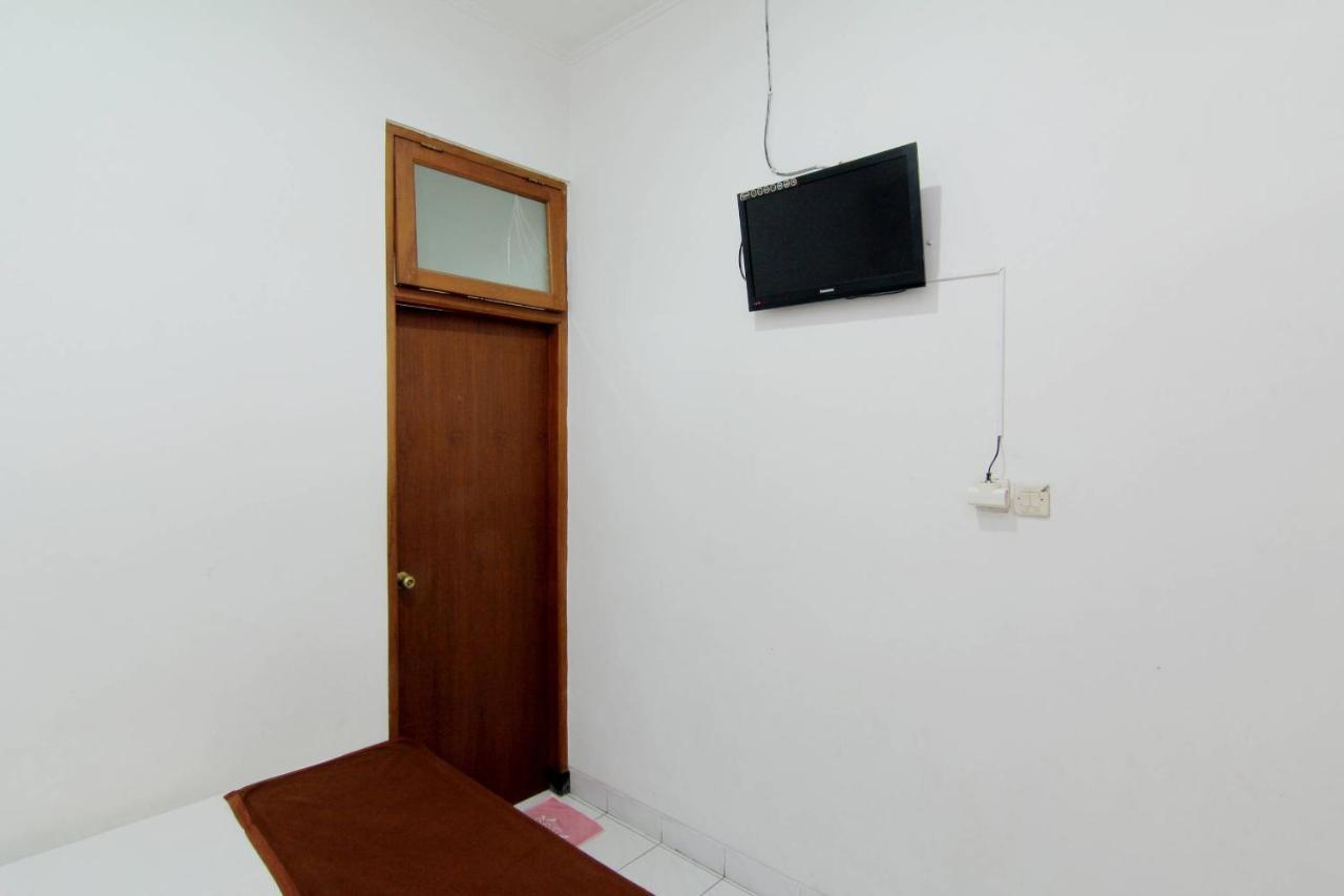 Hotel Fevytra Syariah Джокьякарта Экстерьер фото