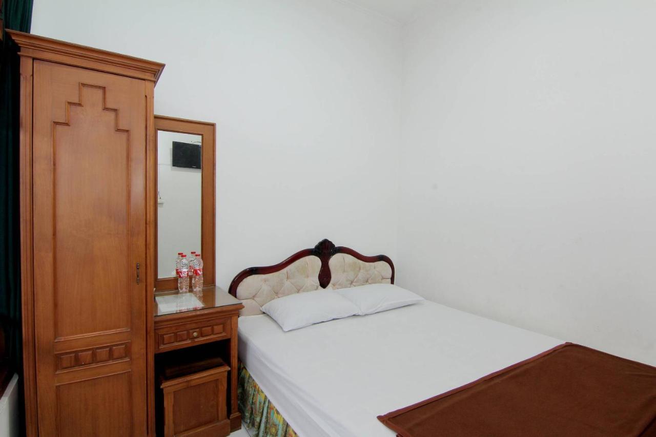 Hotel Fevytra Syariah Джокьякарта Экстерьер фото