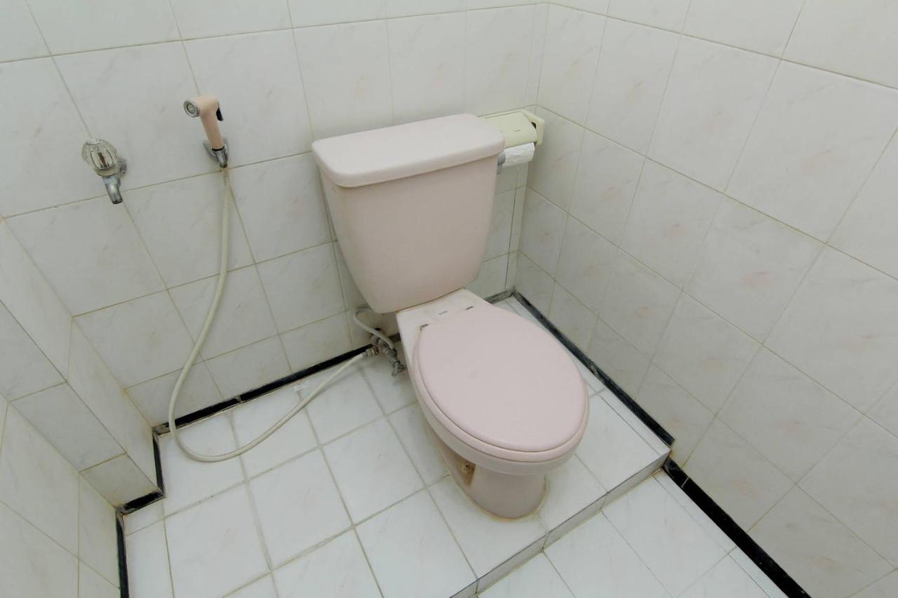 Hotel Fevytra Syariah Джокьякарта Экстерьер фото
