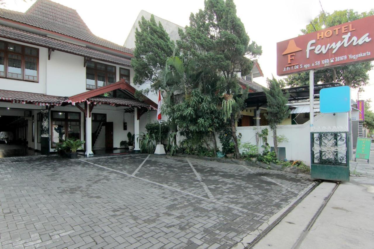 Hotel Fevytra Syariah Джокьякарта Экстерьер фото