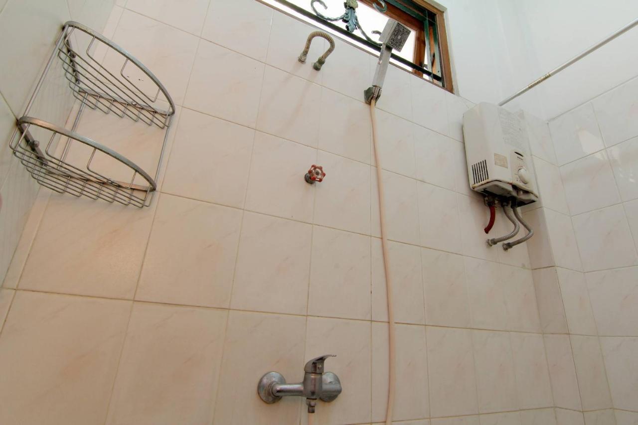 Hotel Fevytra Syariah Джокьякарта Экстерьер фото