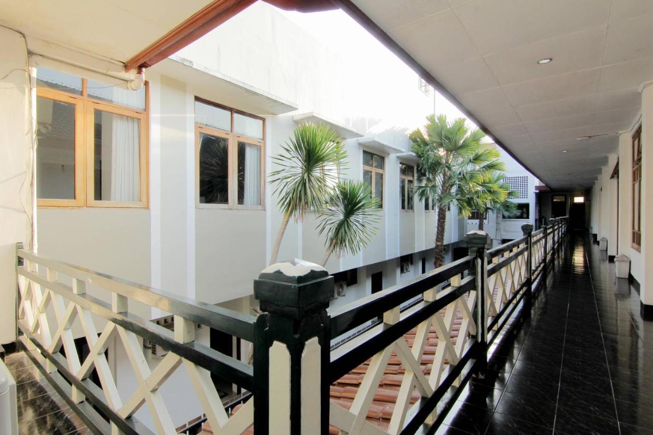 Hotel Fevytra Syariah Джокьякарта Экстерьер фото